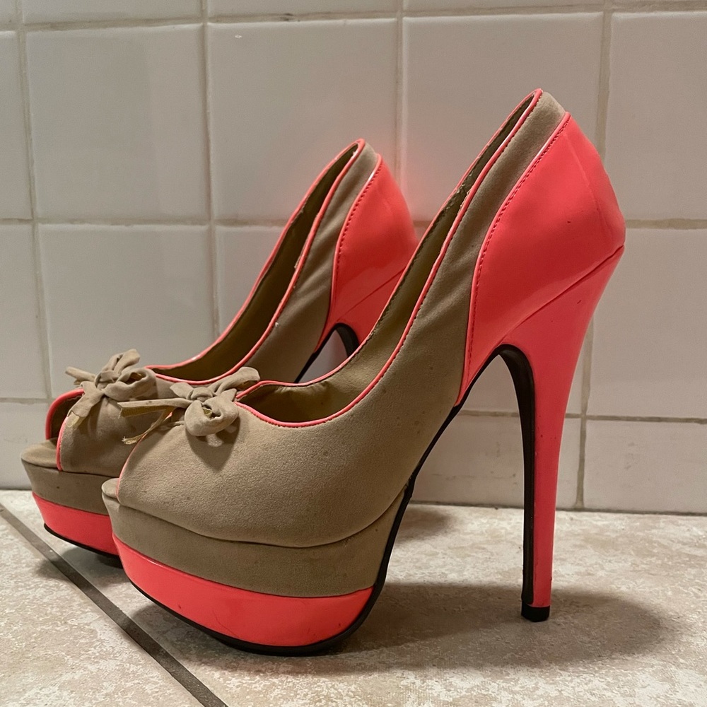 Heels tan